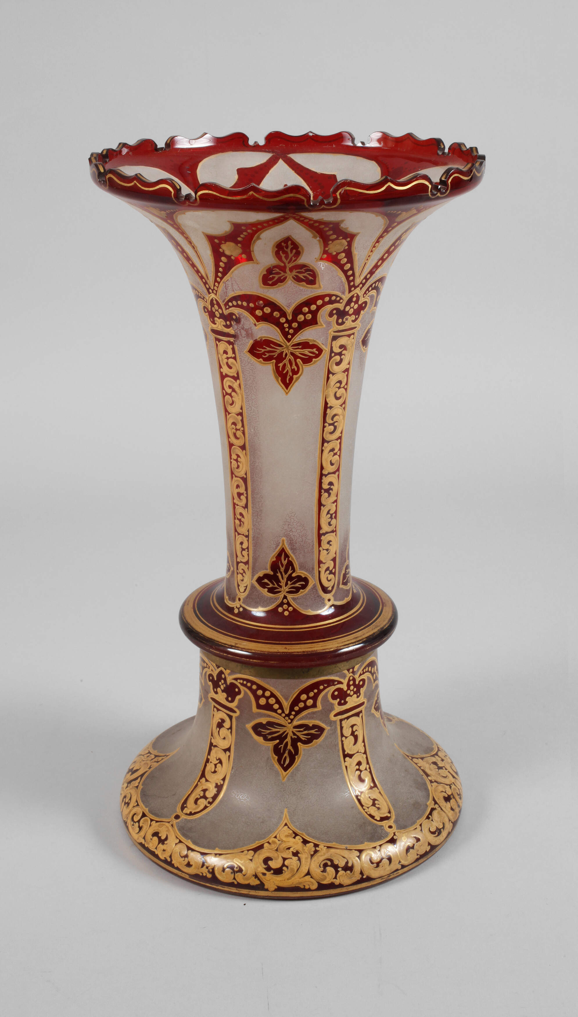 Übergroße böhmische Pokalvase