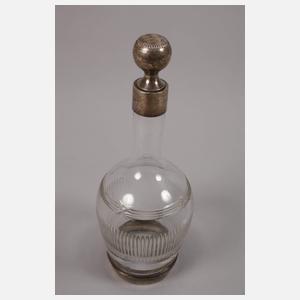 Zwei Karaffen und acht Gläser mit Silberfuß