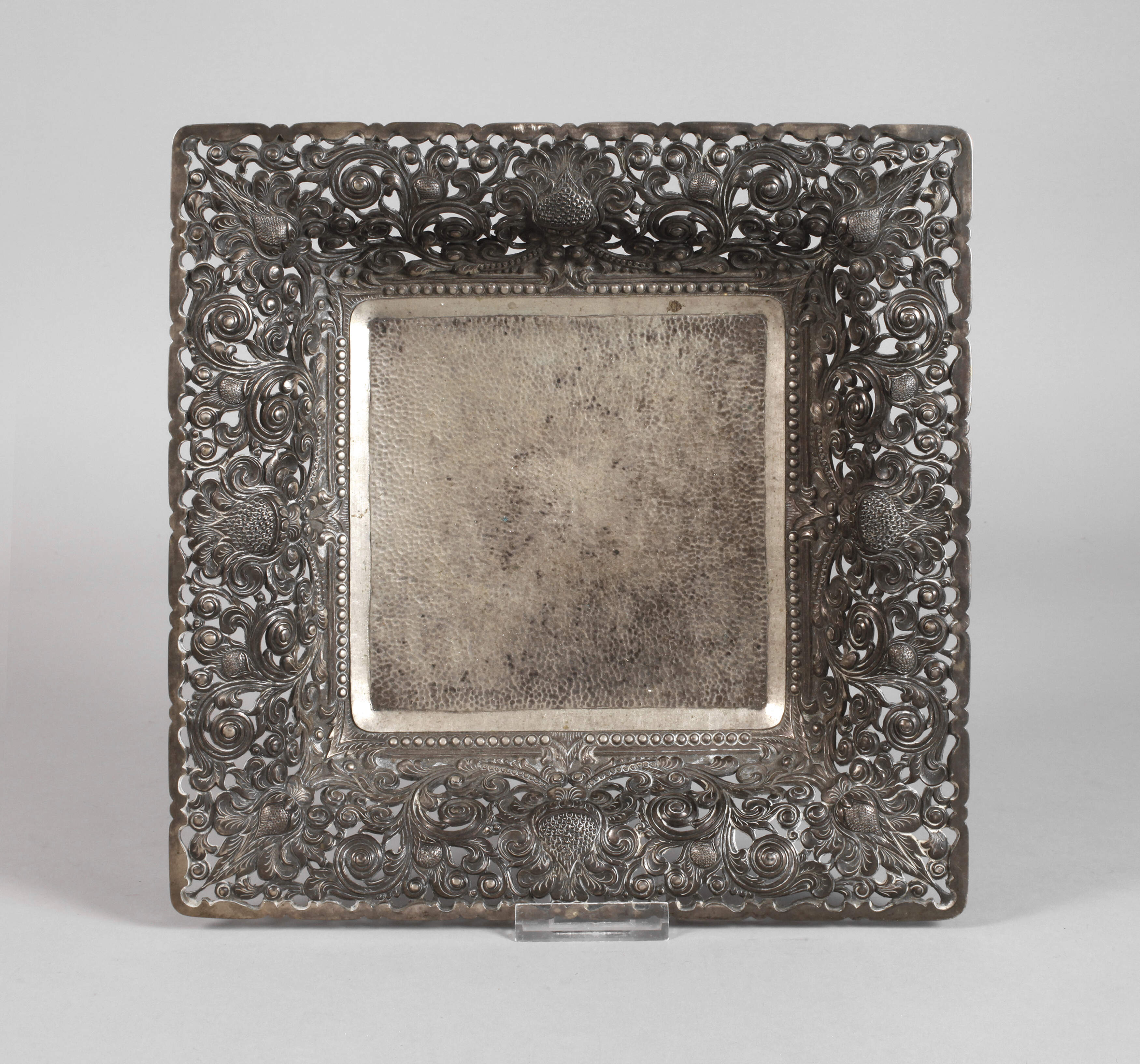 Große quadratische Silberschale