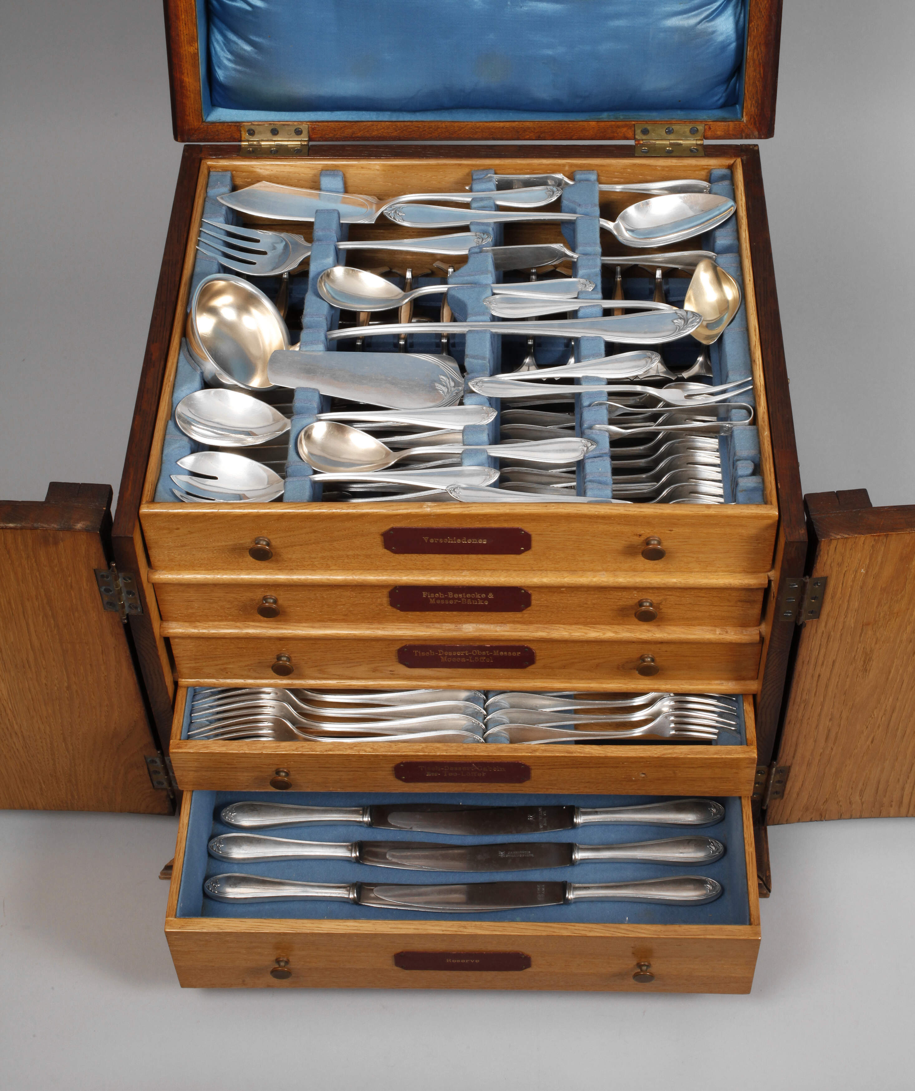 Großer Besteckkasten Akanthusdekor