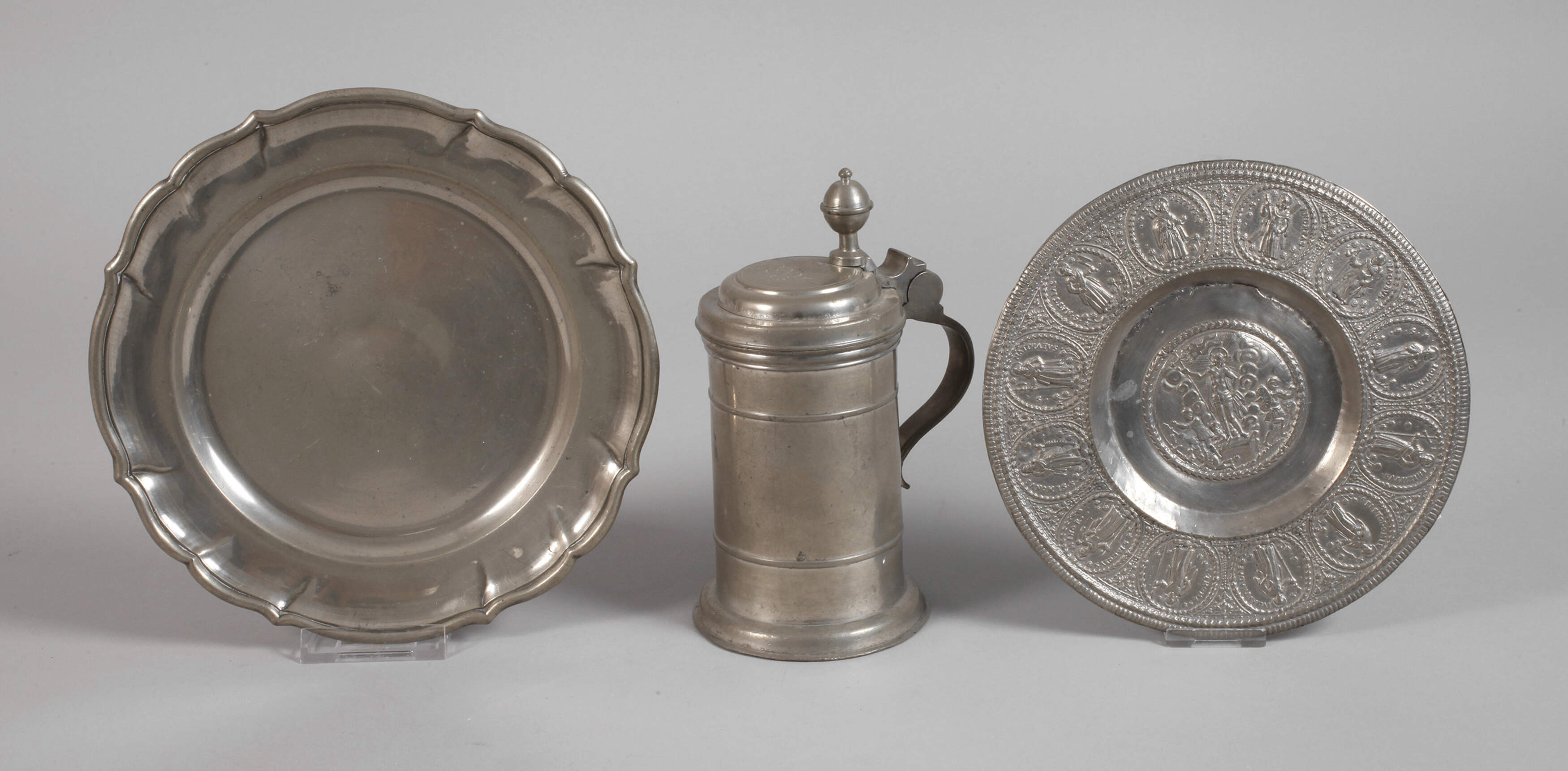 Nürnberg zwei Teller und Humpen Zinn