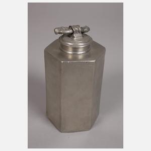 Drei Schraubflaschen Zinn