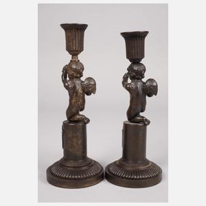 Paar Eisenguß-Leuchter mit Amoretten