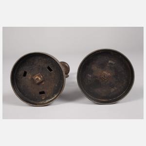 Paar Eisenguß-Leuchter mit Amoretten