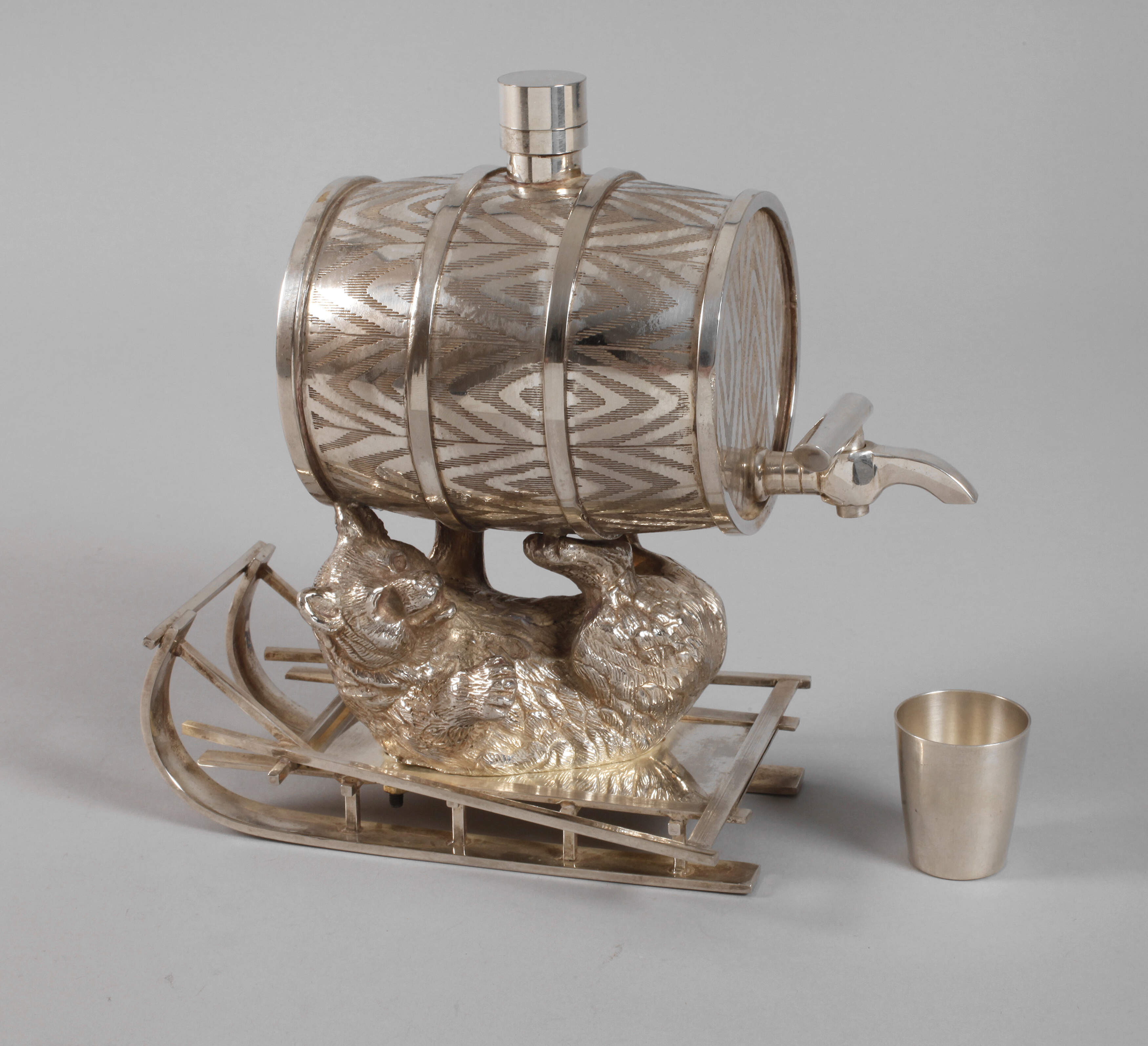 Figürliches Schnapsfässchen