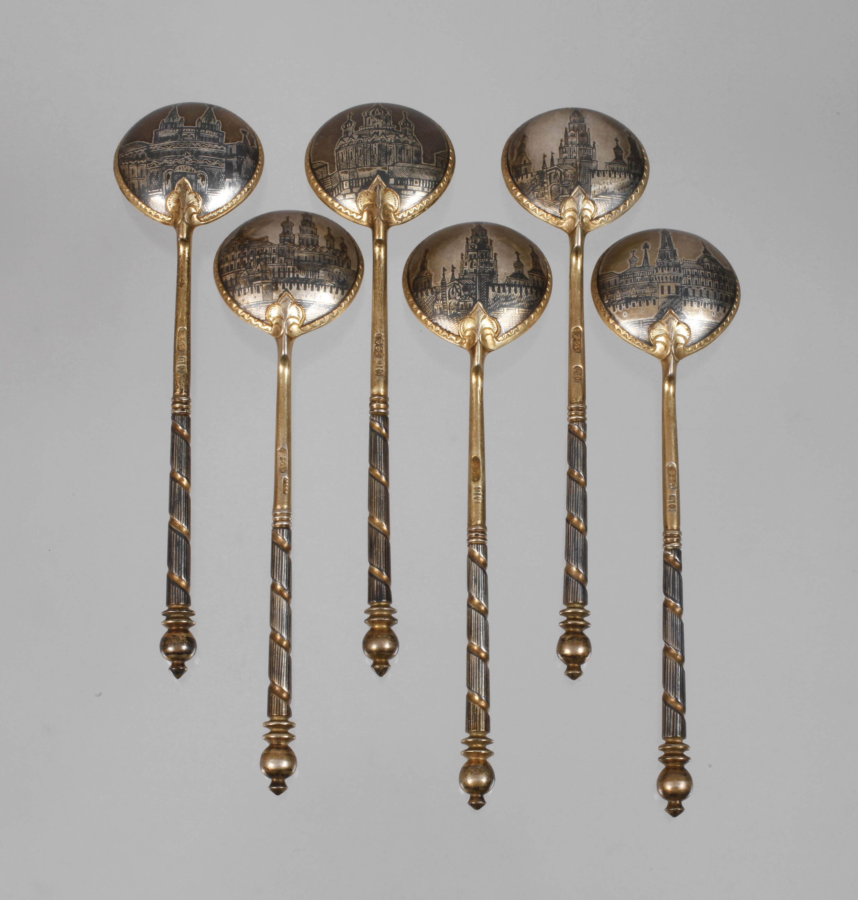 Sechs Löffel Russland