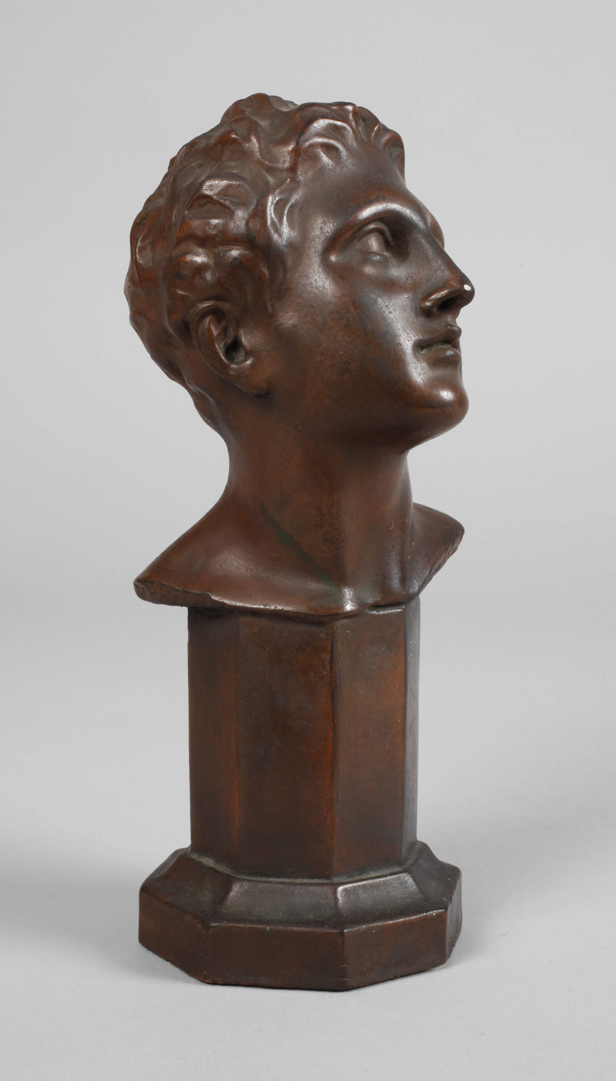 Büste eines antikisierenden Jünglings