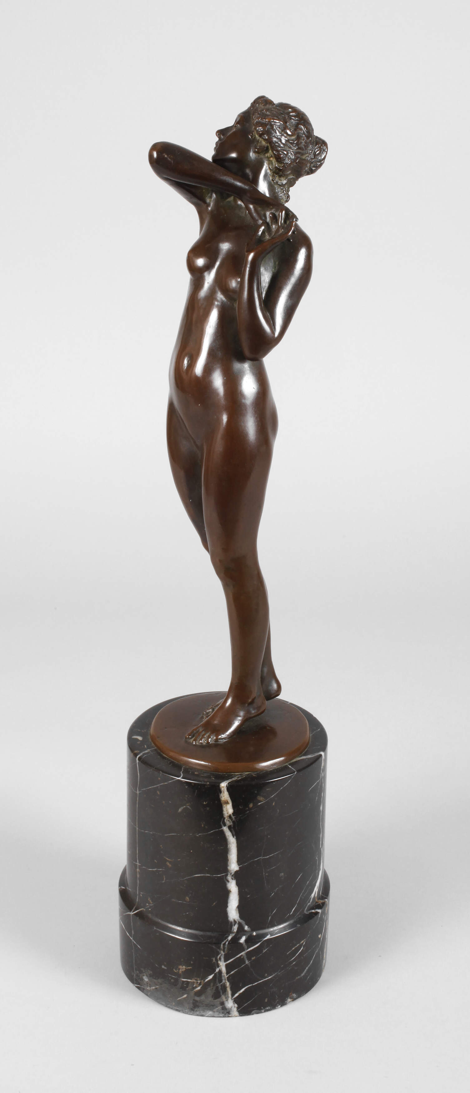 Martin Schauss, stehender weiblicher Akt