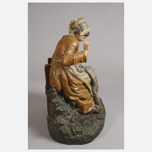 Terrakottafigur Näherin mit Katze