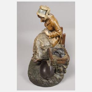 Terrakottafigur Näherin mit Katze