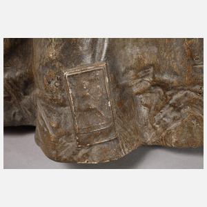 Goldscheider Wien Dame mit Truhe