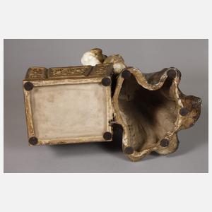 Goldscheider Wien Dame mit Truhe