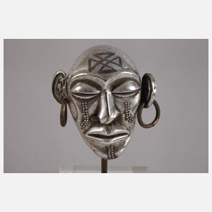Modell einer Maske Silber