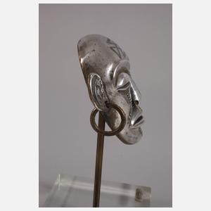 Modell einer Maske Silber