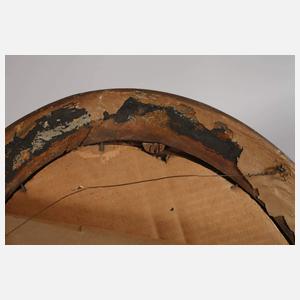 Rastendes Mädchen in Sommerlandschaft