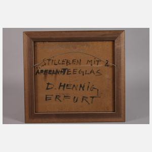 D, Hennig, "Stilleben mit 2 Äpfeln + Teeglas"