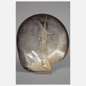 Zwei Muschelschnitzereien