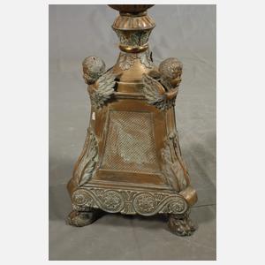 Großer klassizistischer Standleuchter