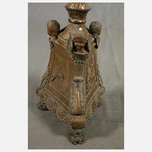 Großer klassizistischer Standleuchter