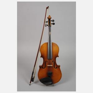 Fünf Violinen mit Bögen