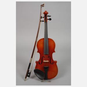 Fünf Violinen mit Bögen