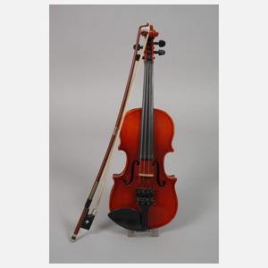 Fünf Violinen mit Bögen