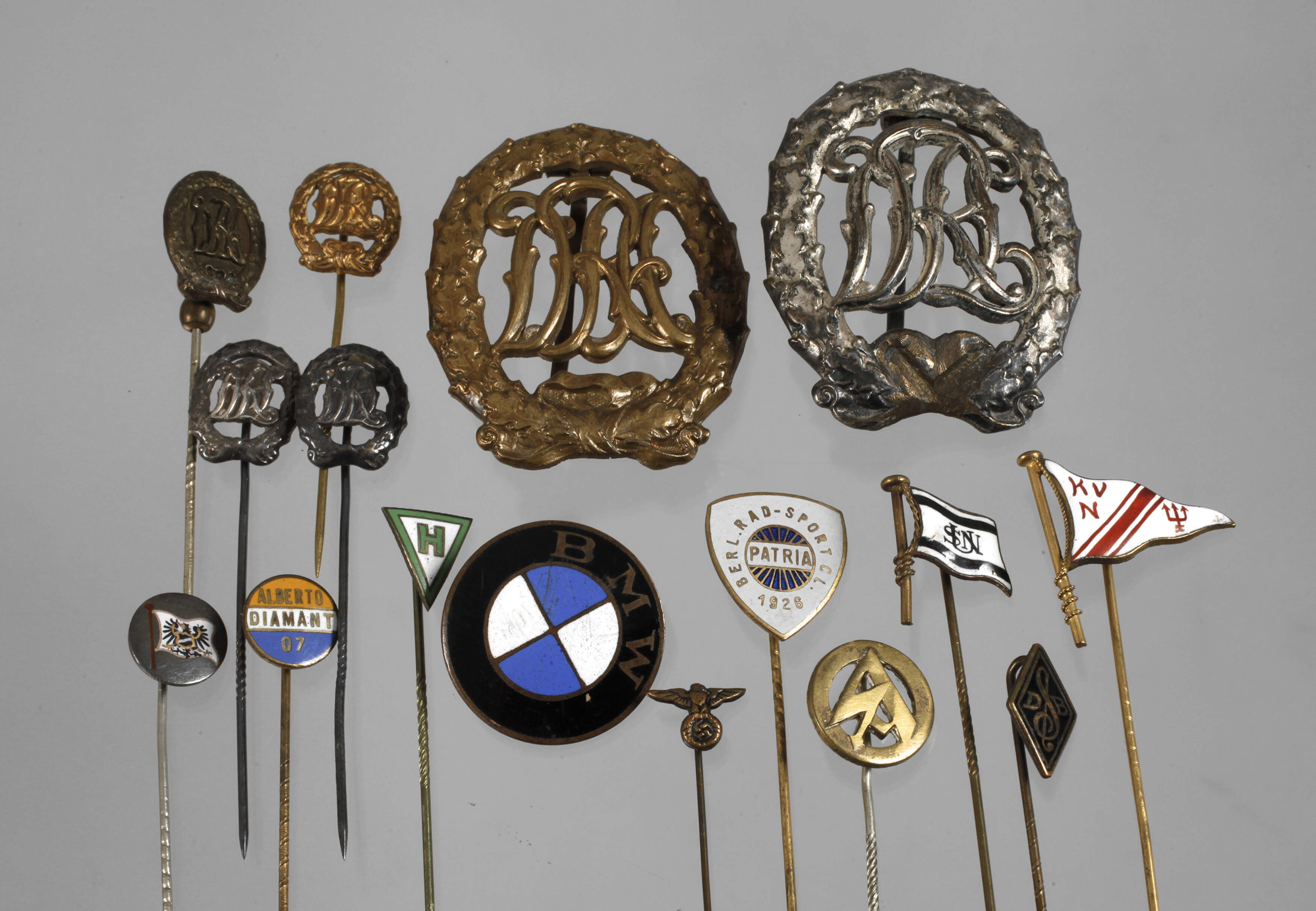 Konvolut Anstecknadeln