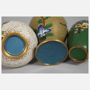 Drei Vasen Cloisonné