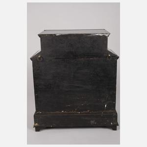 Kleines Lackschränkchen