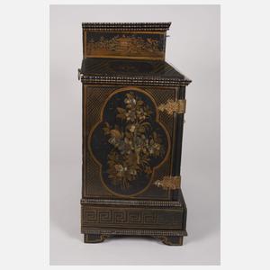 Kleines Lackschränkchen