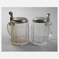 Zwei militärische Krüge111