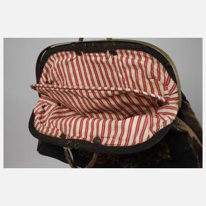 Bestickte Reisetasche