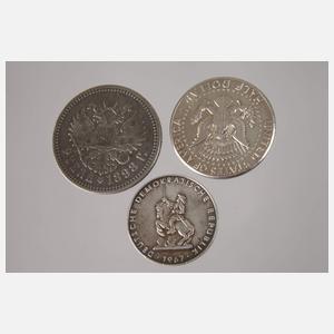 Zwei Silbermünzen und Medaille