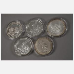 Zehn Silbermünzen Afrika