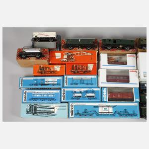 Märklin großes Eisenbahnkonvolut mit Bahnhof