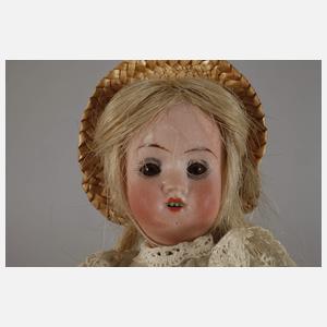 Kleine Porzellankopfpuppe