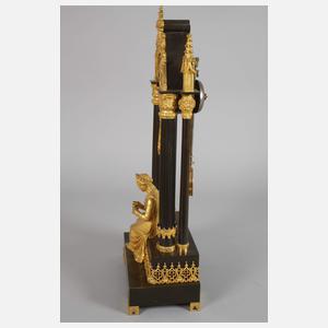 Neogotische Figurenpendule