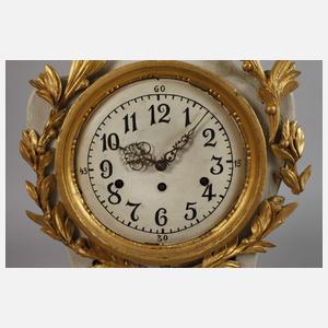 Große klassizistische Kaminuhr