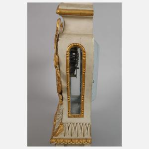 Große klassizistische Kaminuhr