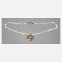 Modernes Perlencollier mit Steinbesatz111