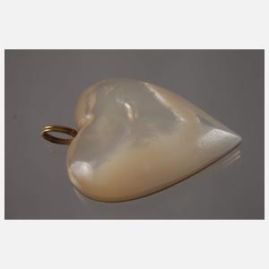 Goldanhänger mit Perlmuttherz