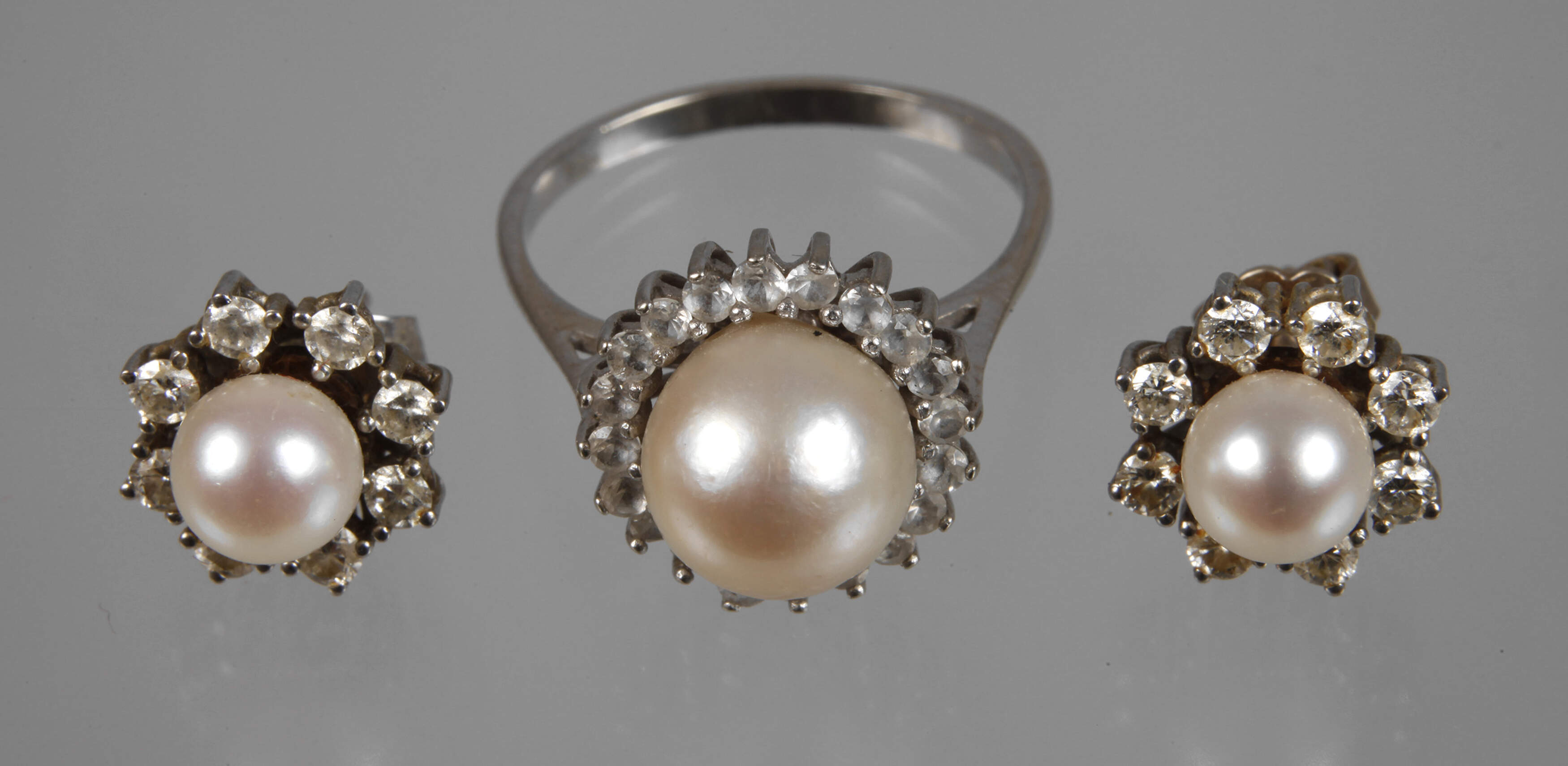 Schmuckset mit Perlen