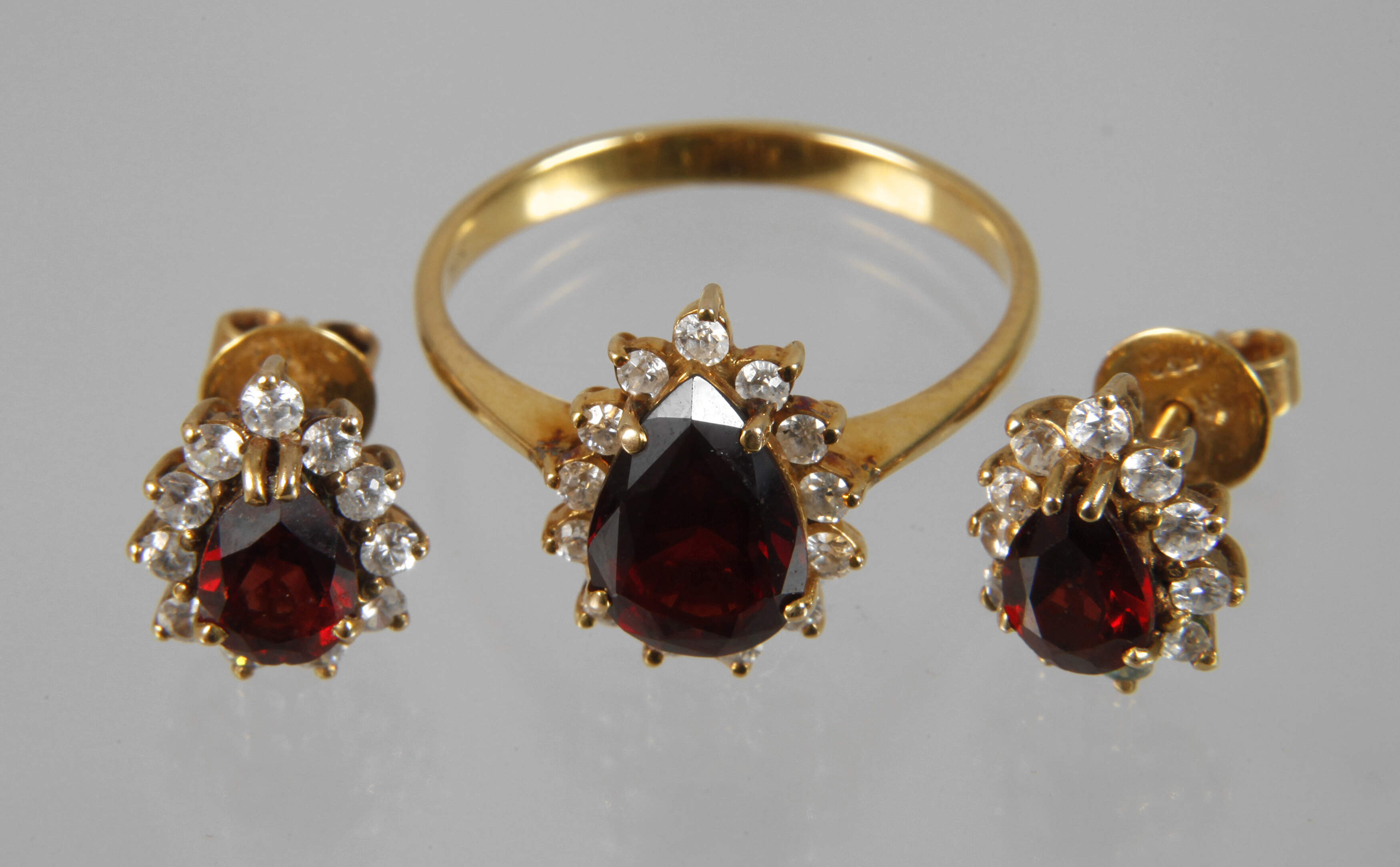 Schmuckset mit Granaten