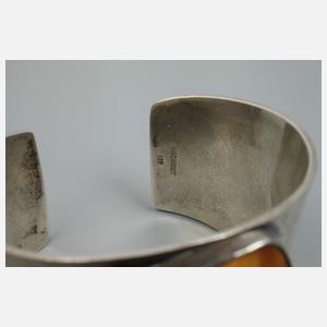 Breite Armspange mit Bernstein