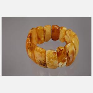 Drei Teile Bernsteinschmuck