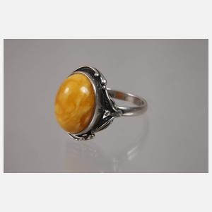 Drei Teile Bernsteinschmuck