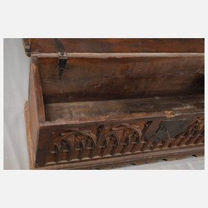 Gotische Truhe