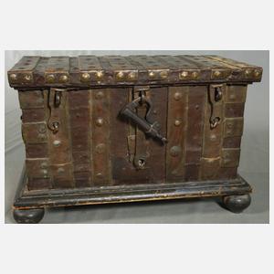 Frühe Eisentruhe
