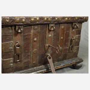 Frühe Eisentruhe