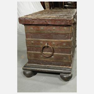 Frühe Eisentruhe
